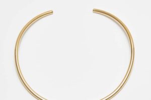 Rigid open necklace